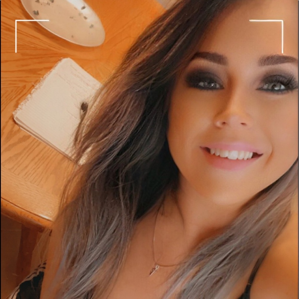 Meet your Posher, Kayla